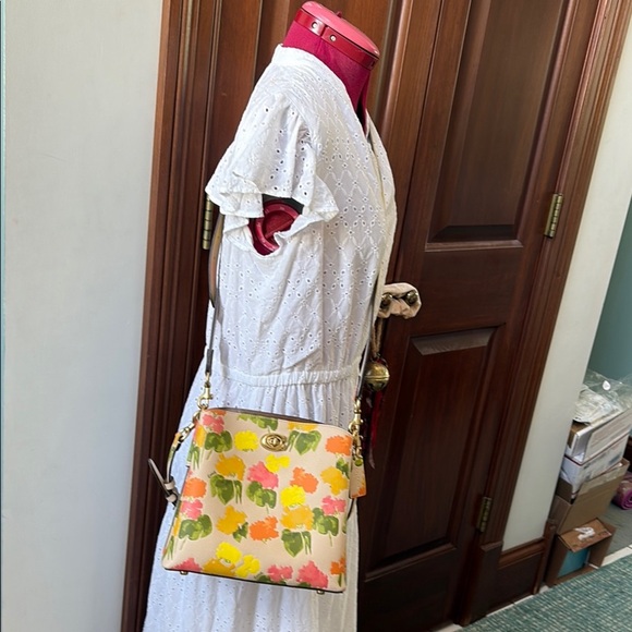 Coach Willow Shoulder/Crossbody bag satchel Bucket bag leather floral mix EUC - Picture 3 of 17